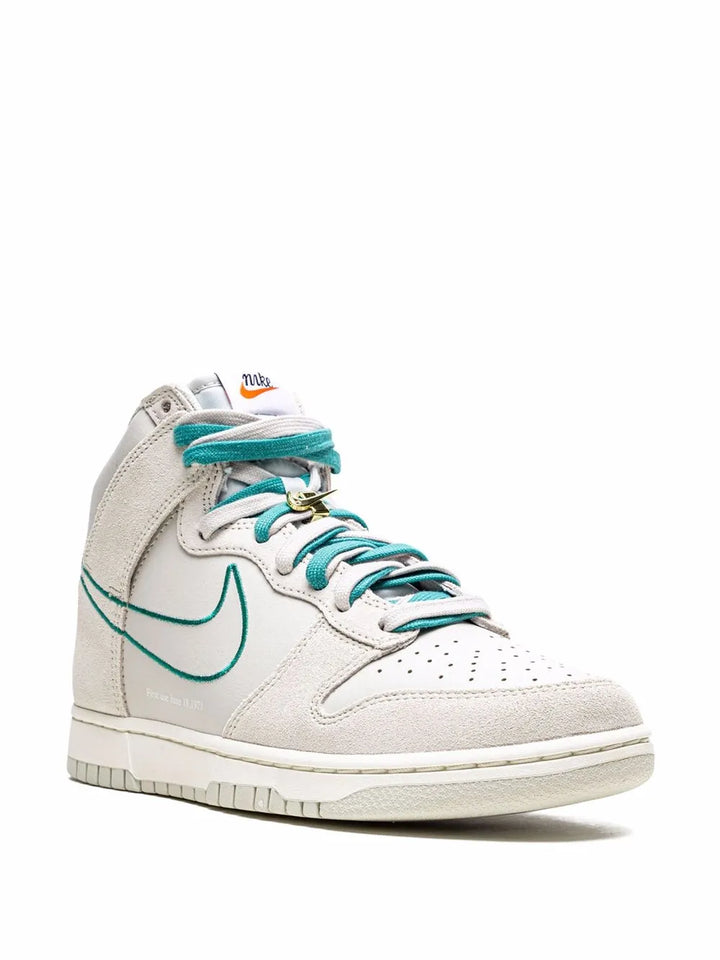 Dunk High Se First Use - Green Noise Sneakers