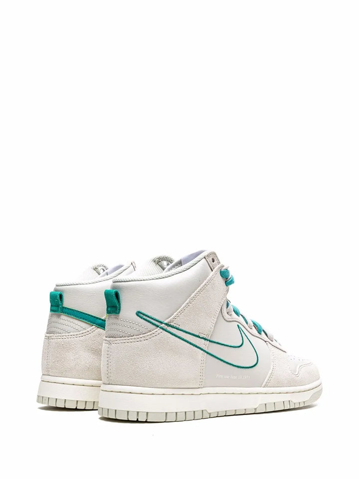 Dunk High Se First Use - Green Noise Sneakers
