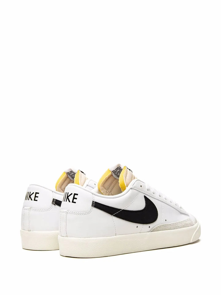 Blazer Low 77 Vintage White/Black Sneakers