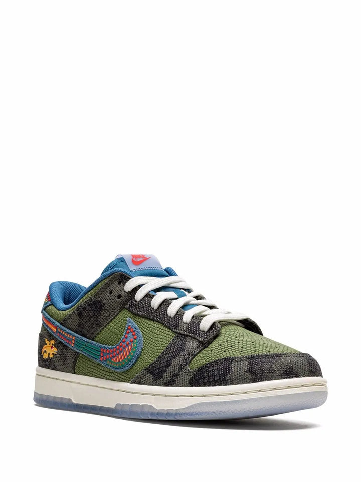Dunk Low Siempre Familia Sneakers
