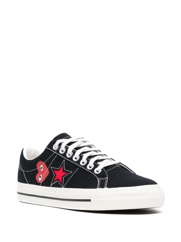 Comme Des Gar ns Play X Converse X Converse One Star Sneakers