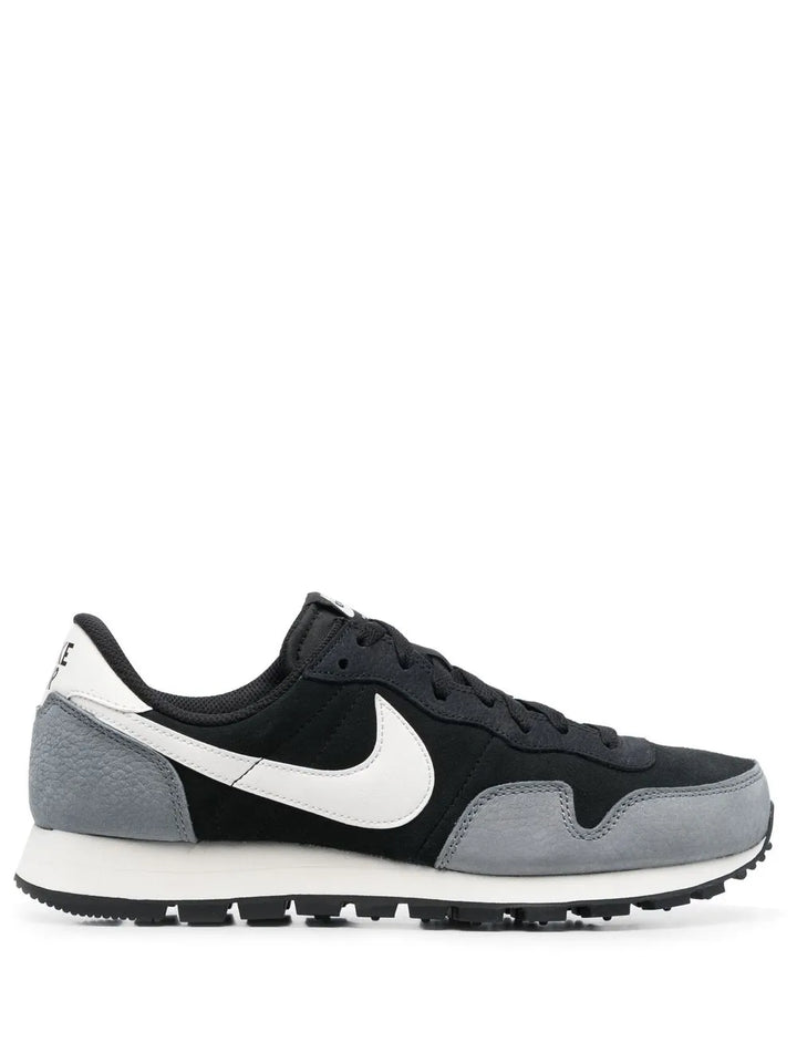 Air Pegasus 83 Low-Top Sneakers