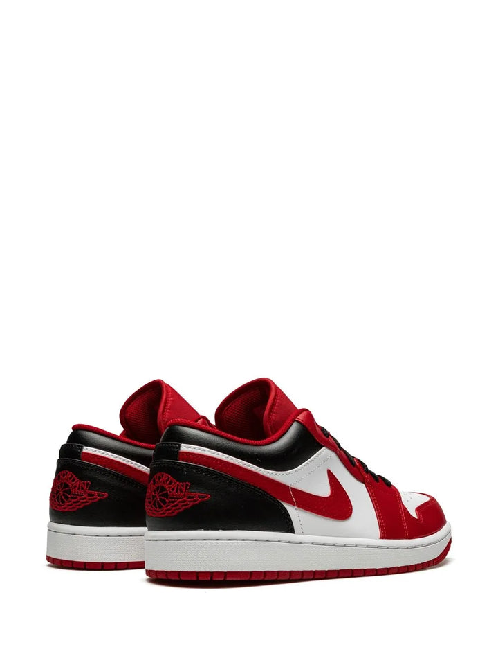 Jordan 1 Low Bulls Sneakers