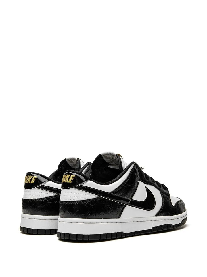 Dunk Low World Cham - Black White Sneakers