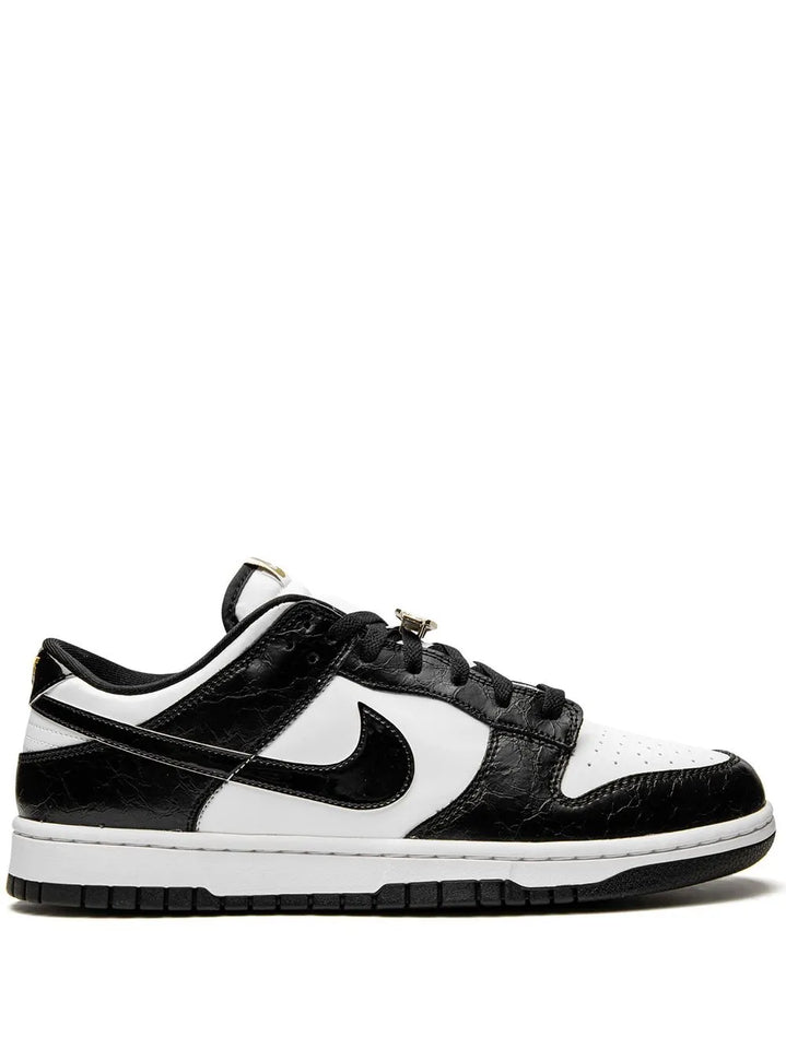 Dunk Low World Cham - Black White Sneakers