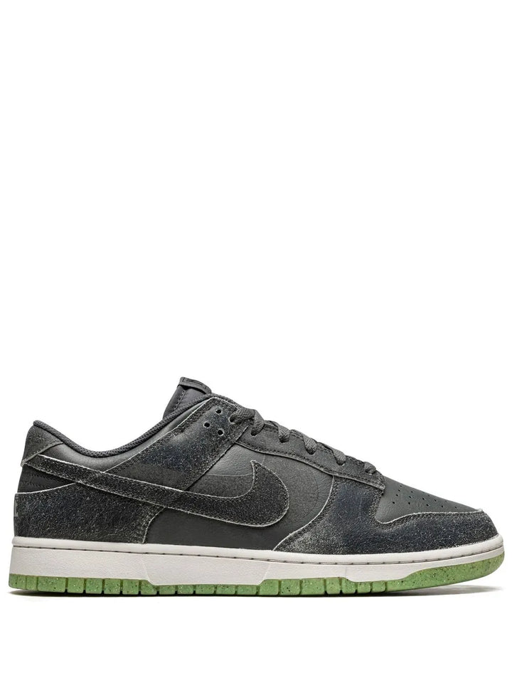 Dunk Low Retro Prm Halloween 2022 Sneakers