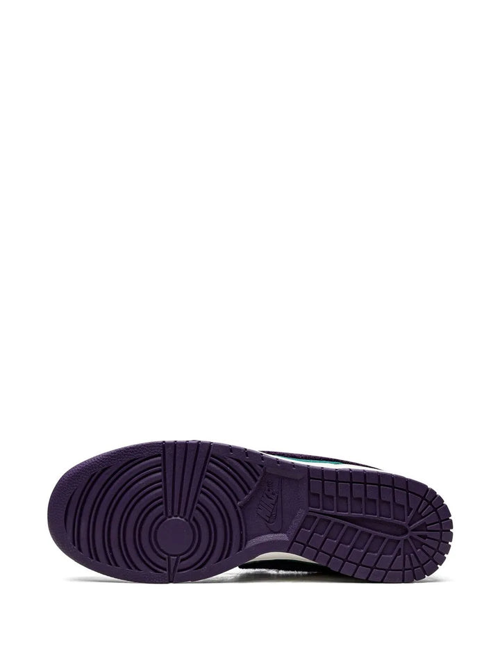 Dunk Low Chenille Swoosh - Grand Purple Sneakers