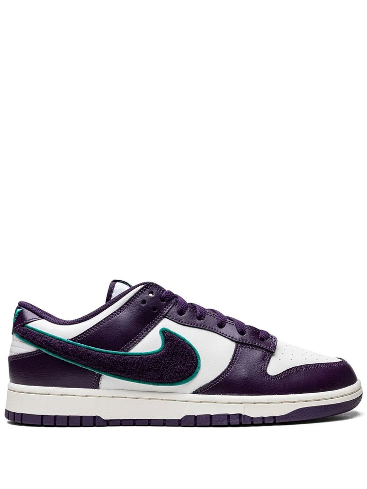 Dunk Low Chenille Swoosh - Grand Purple Sneakers