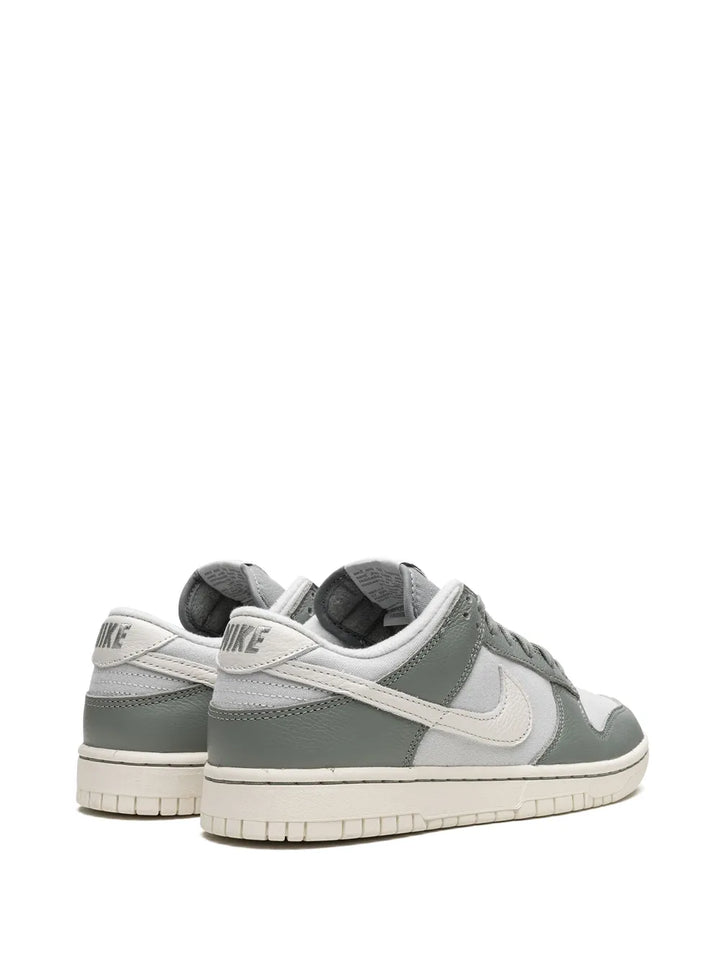 Dunk Low Retro Prm Mica Green Sneakers