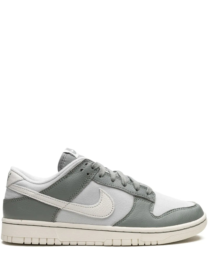 Dunk Low Retro Prm Mica Green Sneakers