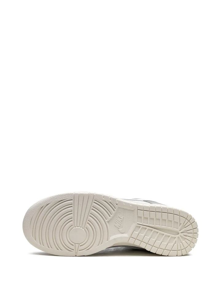 Dunk Low Retro Prm Mica Green Sneakers