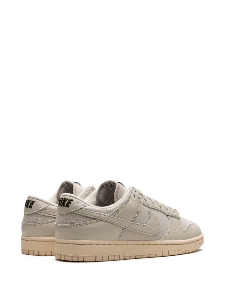 Dunk Low Light Orewood Brown Sneakers