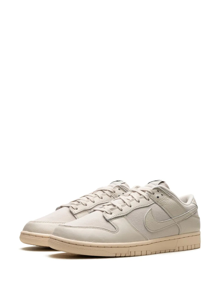 Dunk Low Light Orewood Brown Sneakers