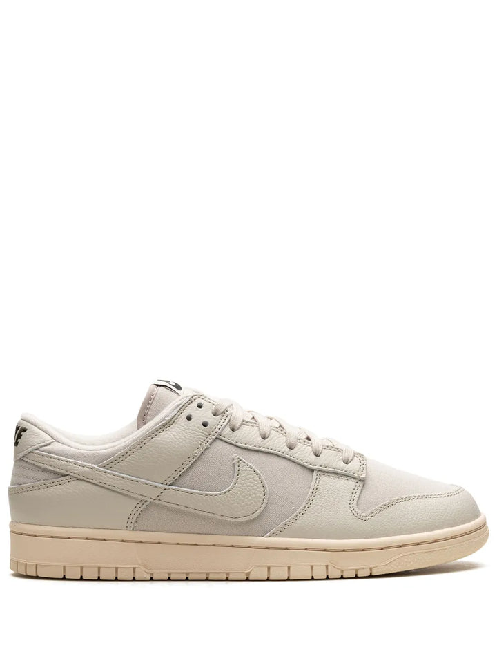 Dunk Low Light Orewood Brown Sneakers