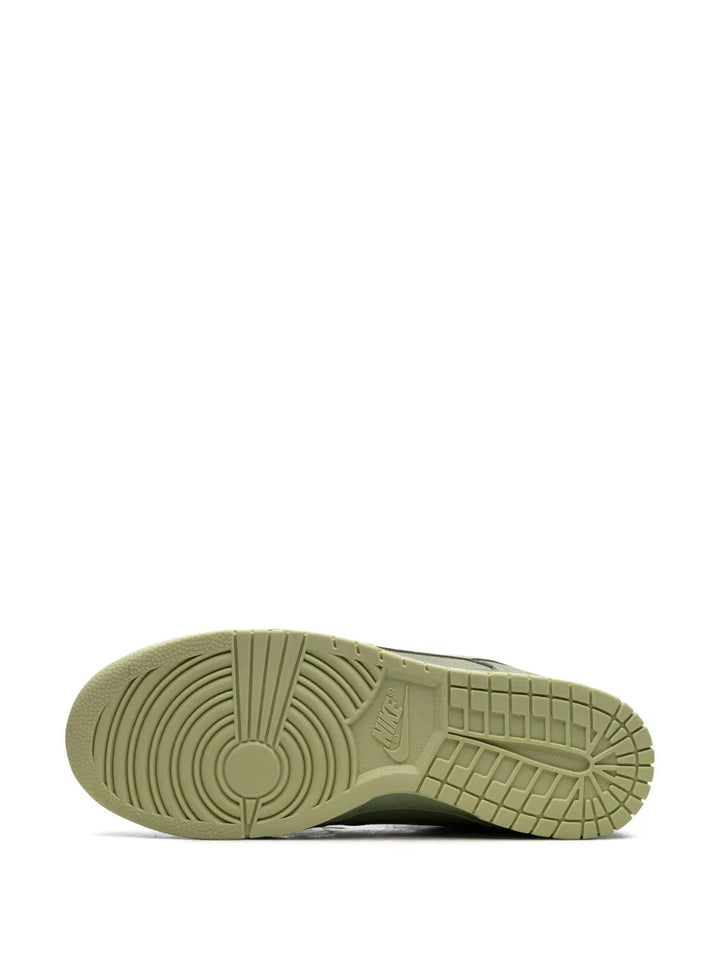 Dunk Low Oil Green Sneakers