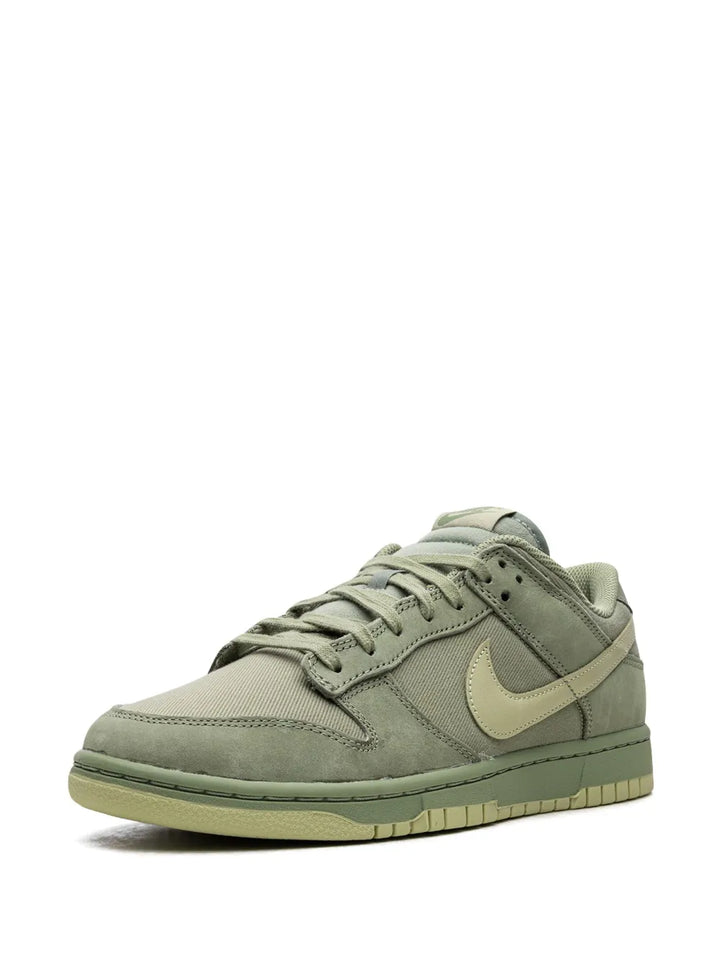 Dunk Low Oil Green Sneakers