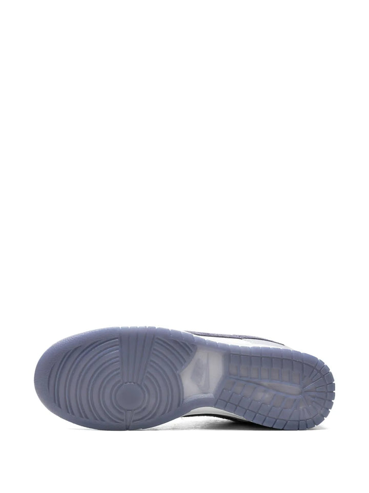 Dunk Low Light Carbon Sneakers