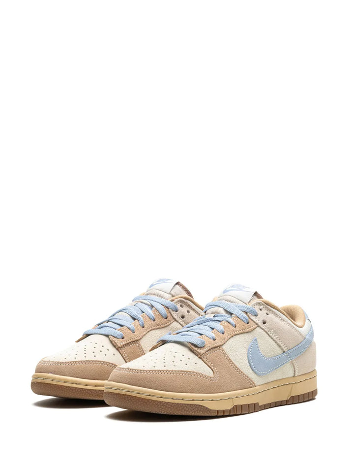 Dunk Low Sanddrift/Armory Blue Sneakers