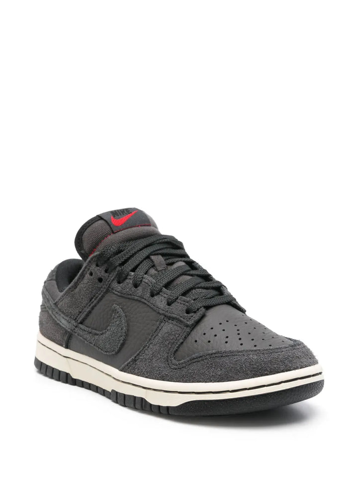 Dunk Low Sneakers