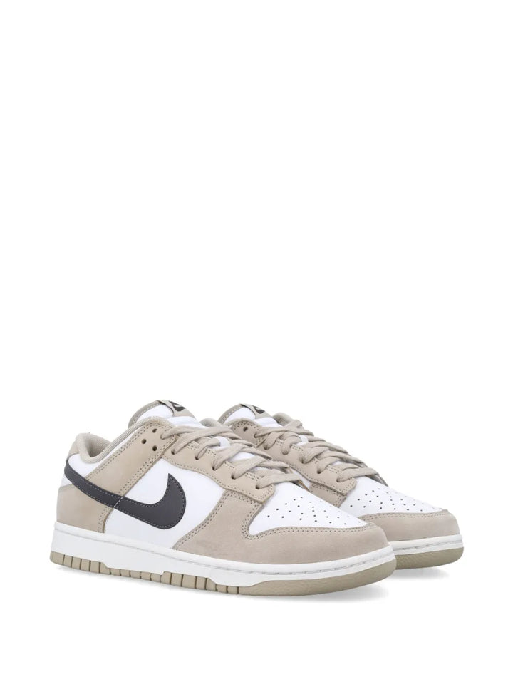 Dunk Low Sneakers