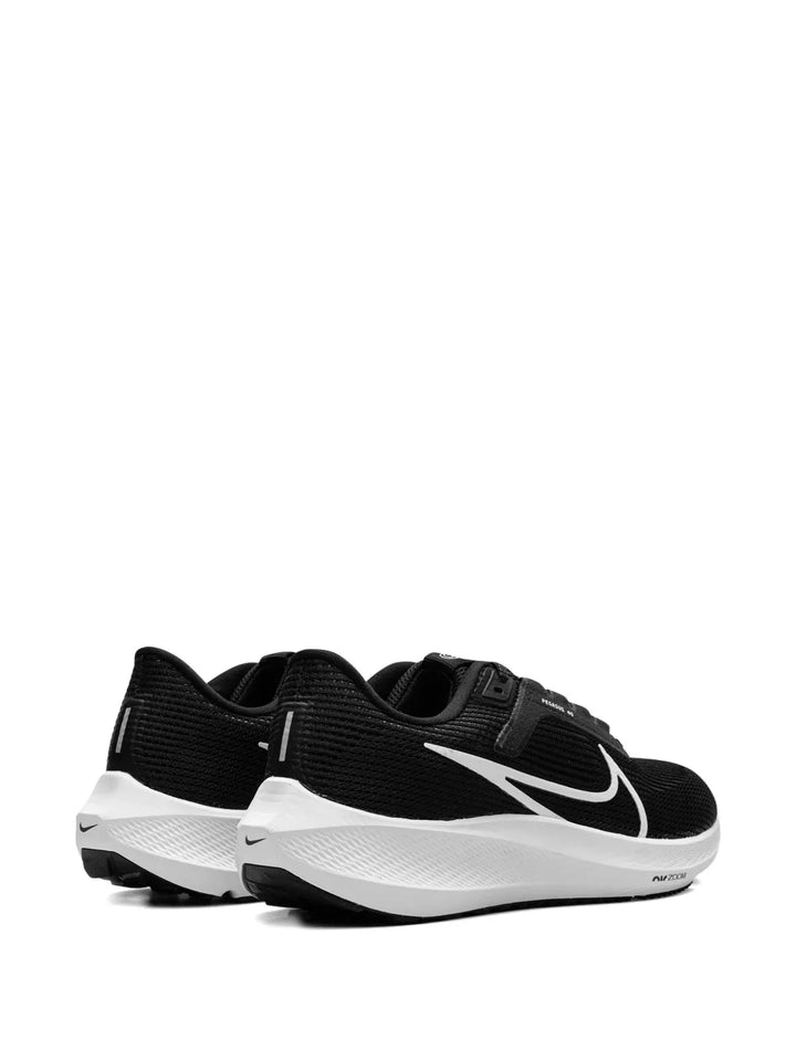 Air Zoom Pegasus 40 Black/White Sneakers