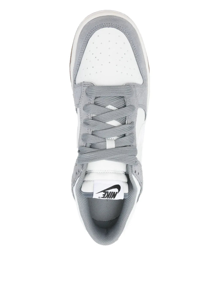 Dunk Low Sneakers