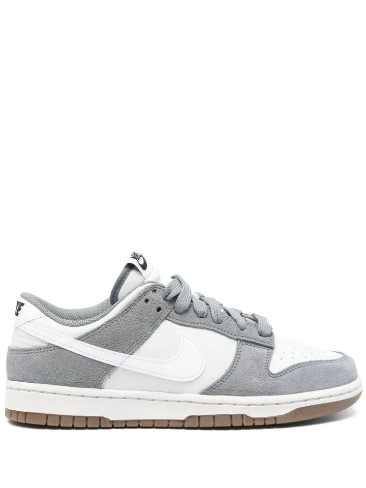 Dunk Low Sneakers