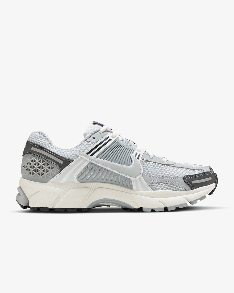  Air Zoom Vomero 5 Shoes