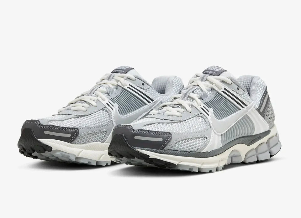  Air Zoom Vomero 5 Shoes