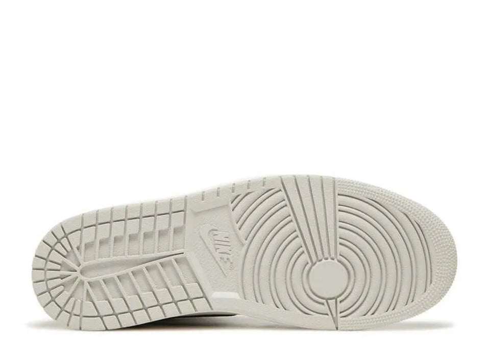  Air Jordan 1 Retro High OG First in Flight Women's Shoes